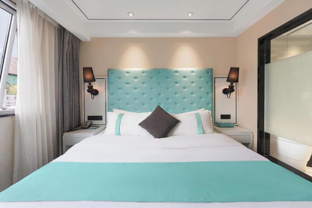 Xana Lite Sidaokou Dazhong Temple Metro Station Branch 3*
